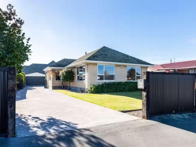 House for sale in Chaslands, Canterbury