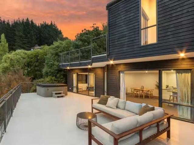 House for sale in Chaslands, Canterbury