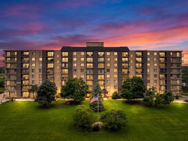 Condo for sale in Downers Grove, Illinois