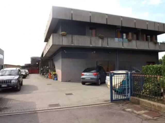 Capannone in vendita a Pontoglio, Lombardia
