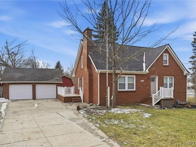 House for sale in Bowmansville, New York