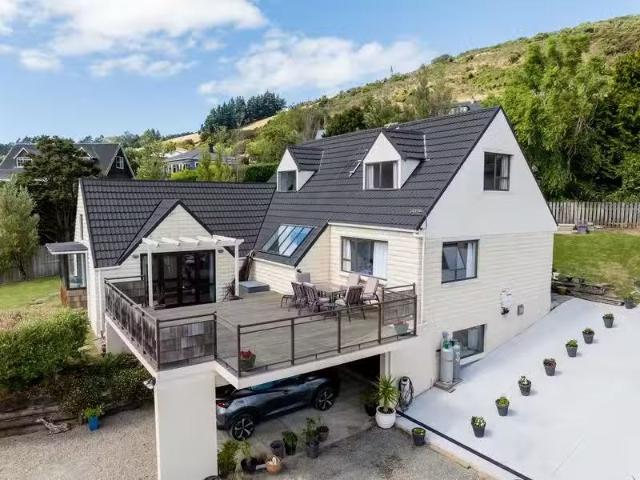 House for sale in Otakou