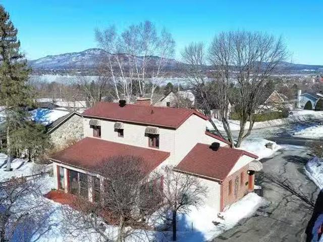 House for sale in Magog