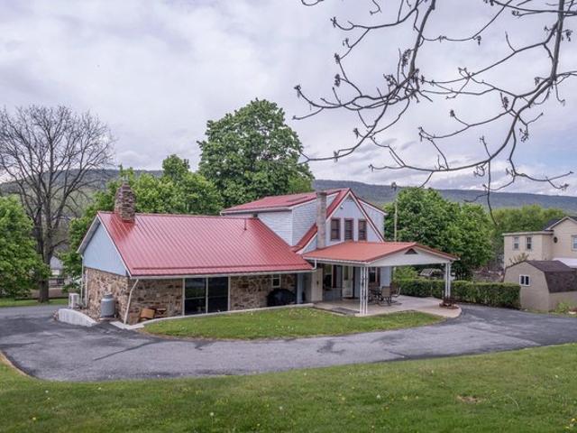 House for sale in Burnham, Pennsylvania