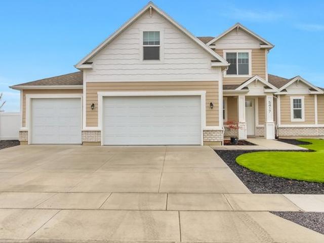 House for sale in Hooper, Utah
