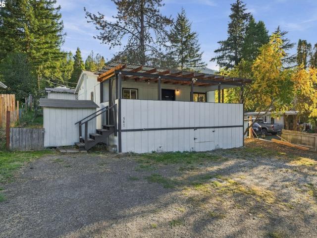House for sale in Canyonville, Douglas County