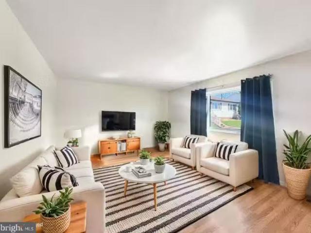 House for sale in Charles Town