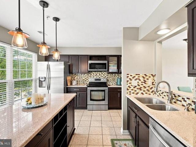 Townhouse for sale in Shipbuilders Village, Milton