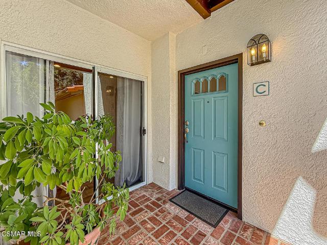 Townhouse for sale in Oak Park, California