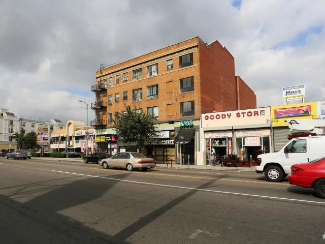 Apartment for rent in Canoga Park, California