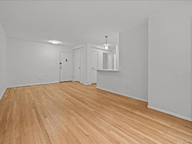 Property for sale in The Bronx, Arverne