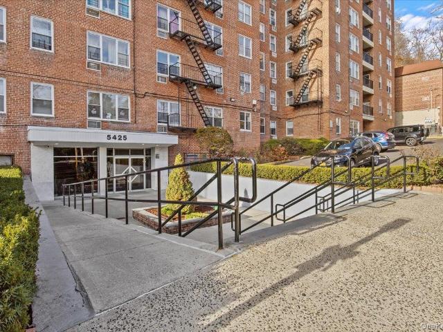 Property for sale in The Bronx, Arverne