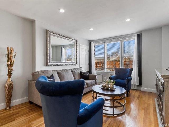 Property for sale in The Bronx, Arverne