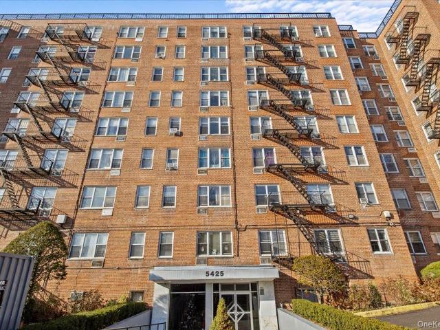 Property for sale in The Bronx, Arverne