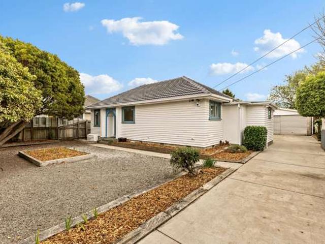 House for sale in Chaslands, Canterbury