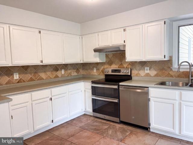 House for sale in Apple Mountain Lake, Warren County