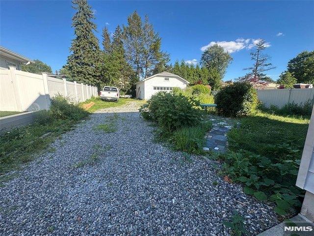 House for sale in Ridgefield, New Jersey