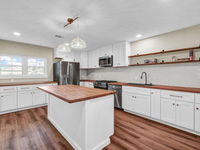 House for sale in Danbury, Texas