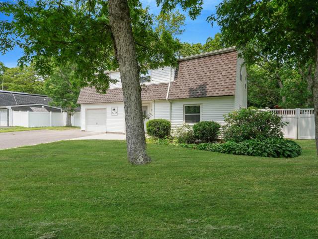 House for sale in Holtsville