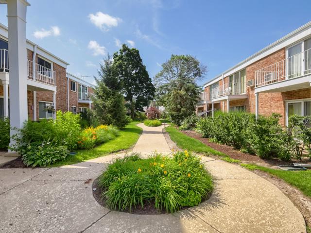 Condo for sale in Downers Grove, Illinois