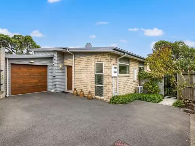 House for sale in Chaslands, Canterbury