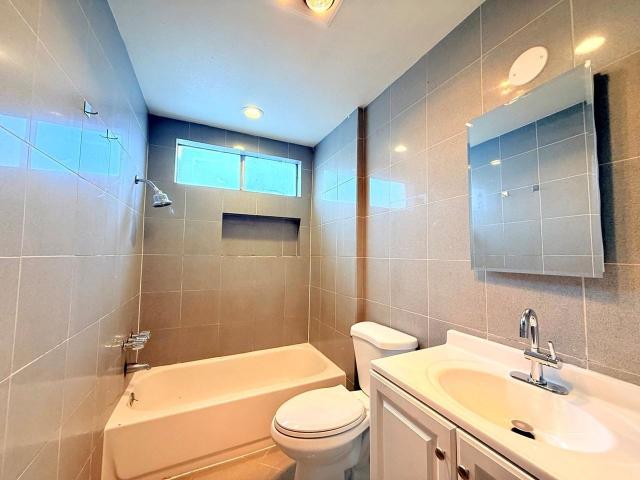 Apartment for rent in Canoga Park, California