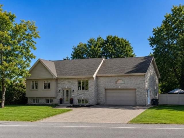 House for sale in Sainte-Dorothée, Laval (région administrative)