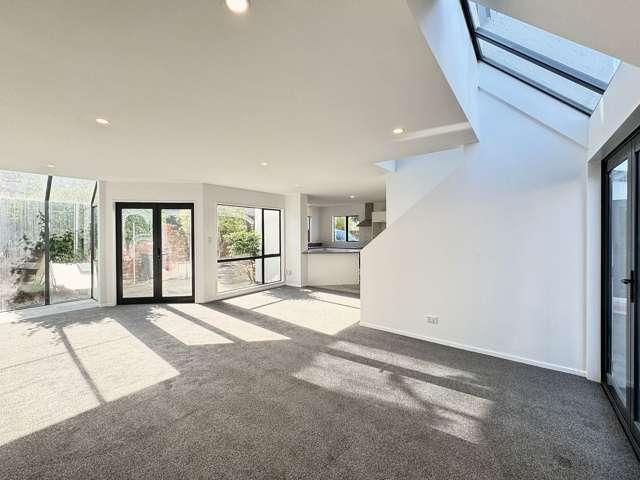 Townhouse for rent in Heathcote, Canterbury