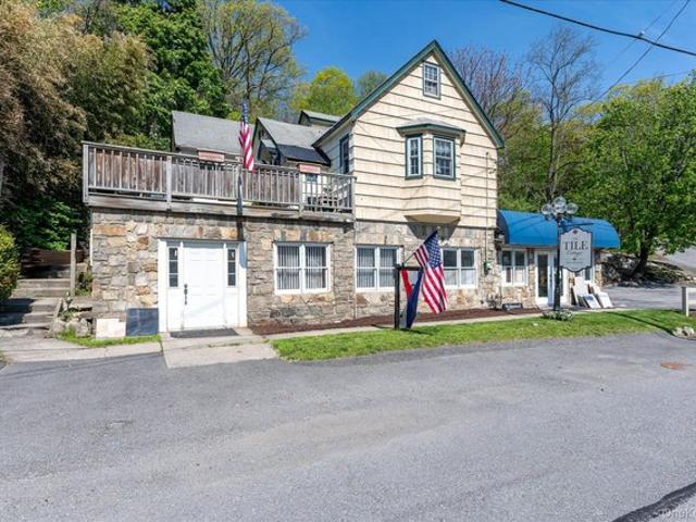 House for sale in Baldwin Place, New York