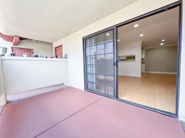 Apartment for rent in Canoga Park, California