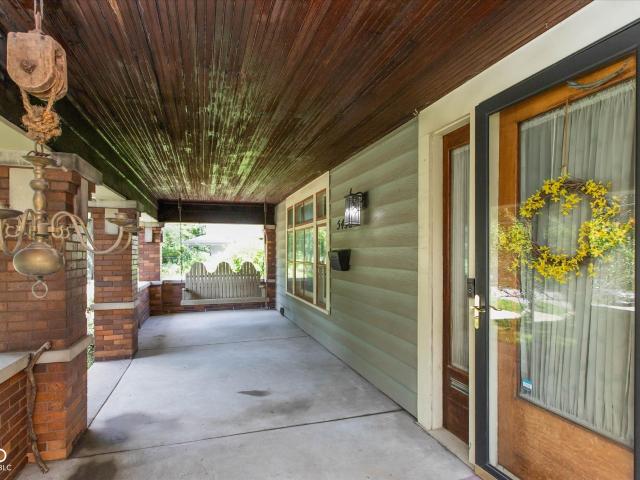 House for sale in Near Eastside, Camby