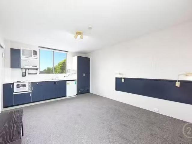 Apartment for rent in Willoughby