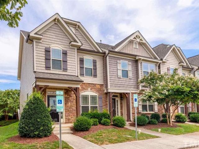 Townhouse for sale in Highland Village, Cary