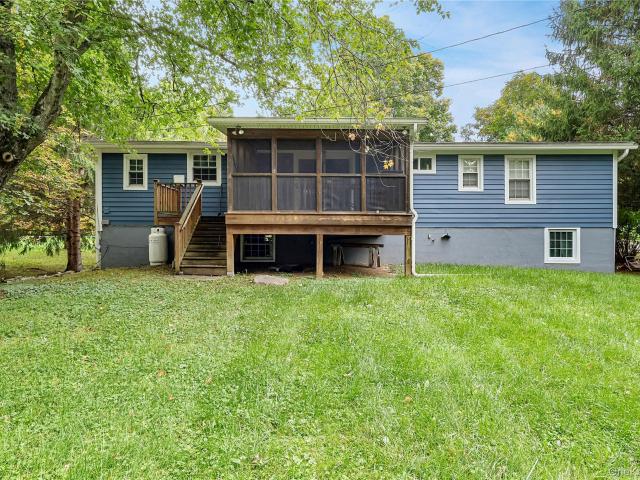 House for sale in Pleasant Plains, Town of Hyde Park