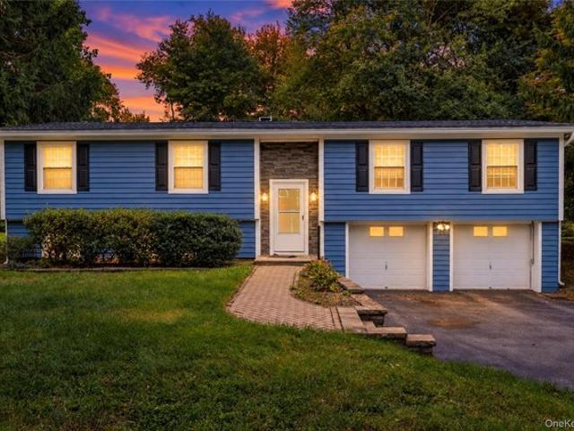House for sale in Pleasant Plains, Town of Hyde Park