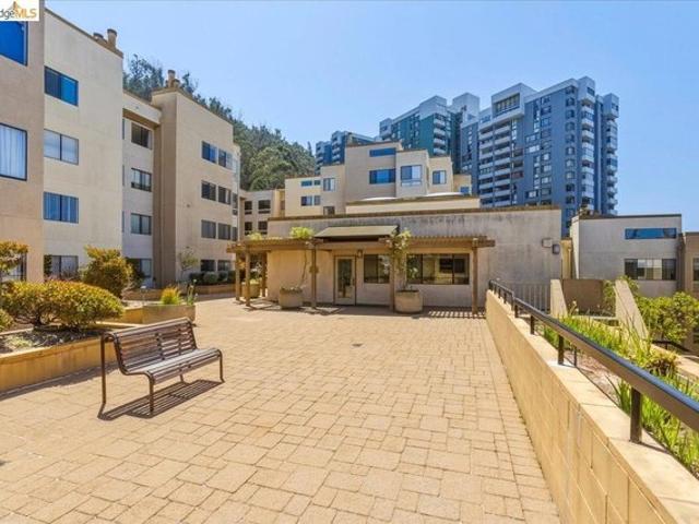 Condo for sale in Albany, California