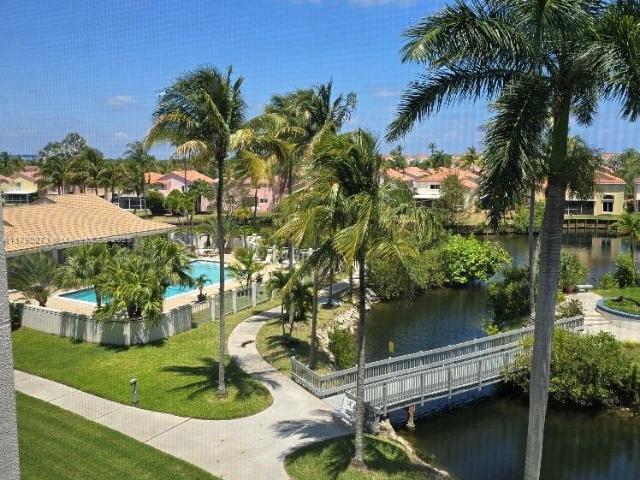 Condo for rent in Dania