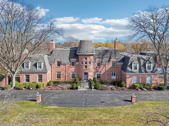 House for sale in Inverness, Illinois