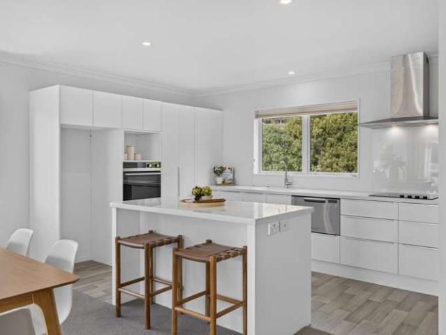 Townhouse for sale in Chaslands, Canterbury