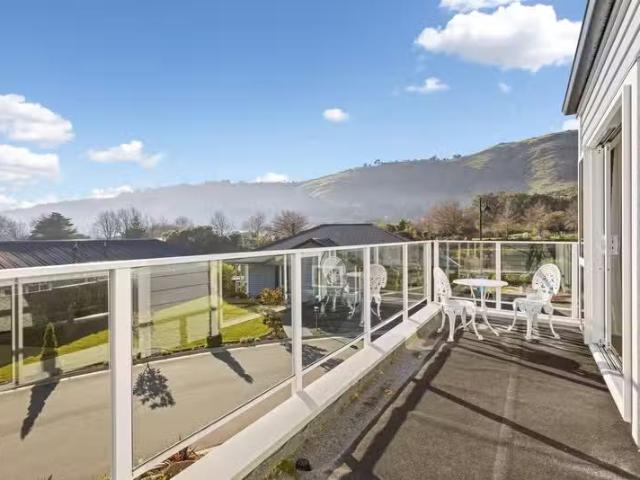 House for sale in Chaslands, Canterbury
