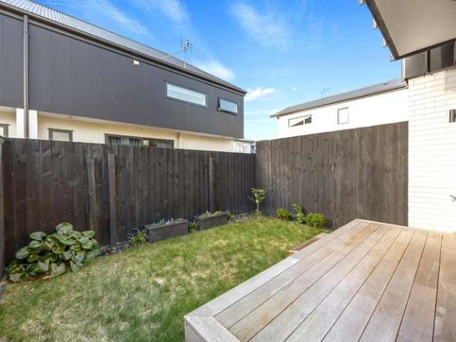 Townhouse for rent in Heathcote, Canterbury