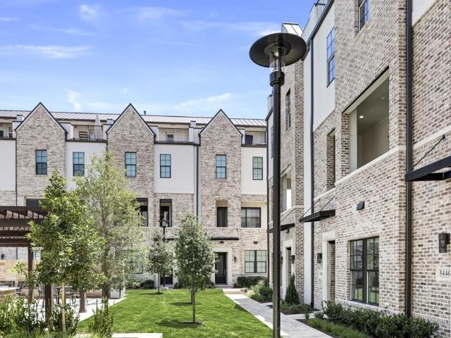 Townhouse for sale in Irving, Texas