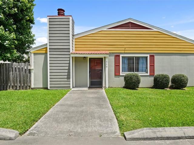 Townhouse for sale in Jefferson, Texas