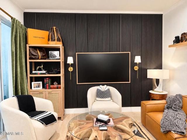 Townhouse for sale in Oak Park, California