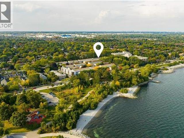 Townhouse for sale in Burlington, Ontario