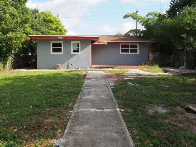 House for rent in Hollywood