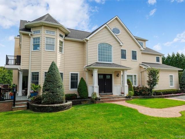 House for sale in Bohemia, New York