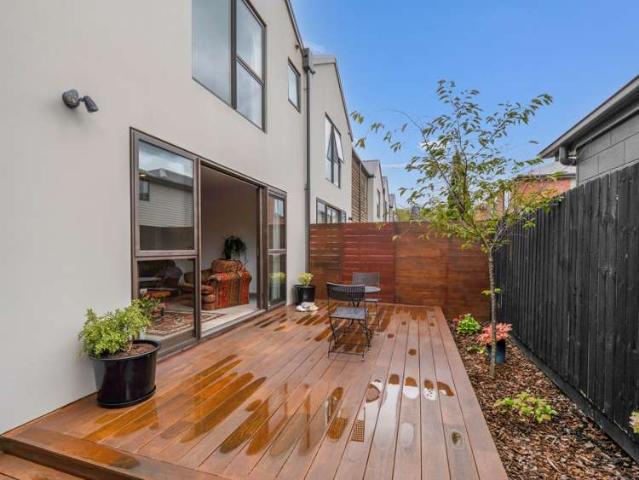 Apartment for sale in Edgeware, Canterbury