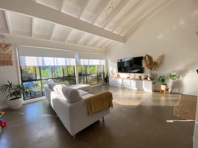 Apartment for rent in Mermaid Waters, Gold Coast City