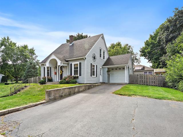 House for sale in Mchenry, Illinois